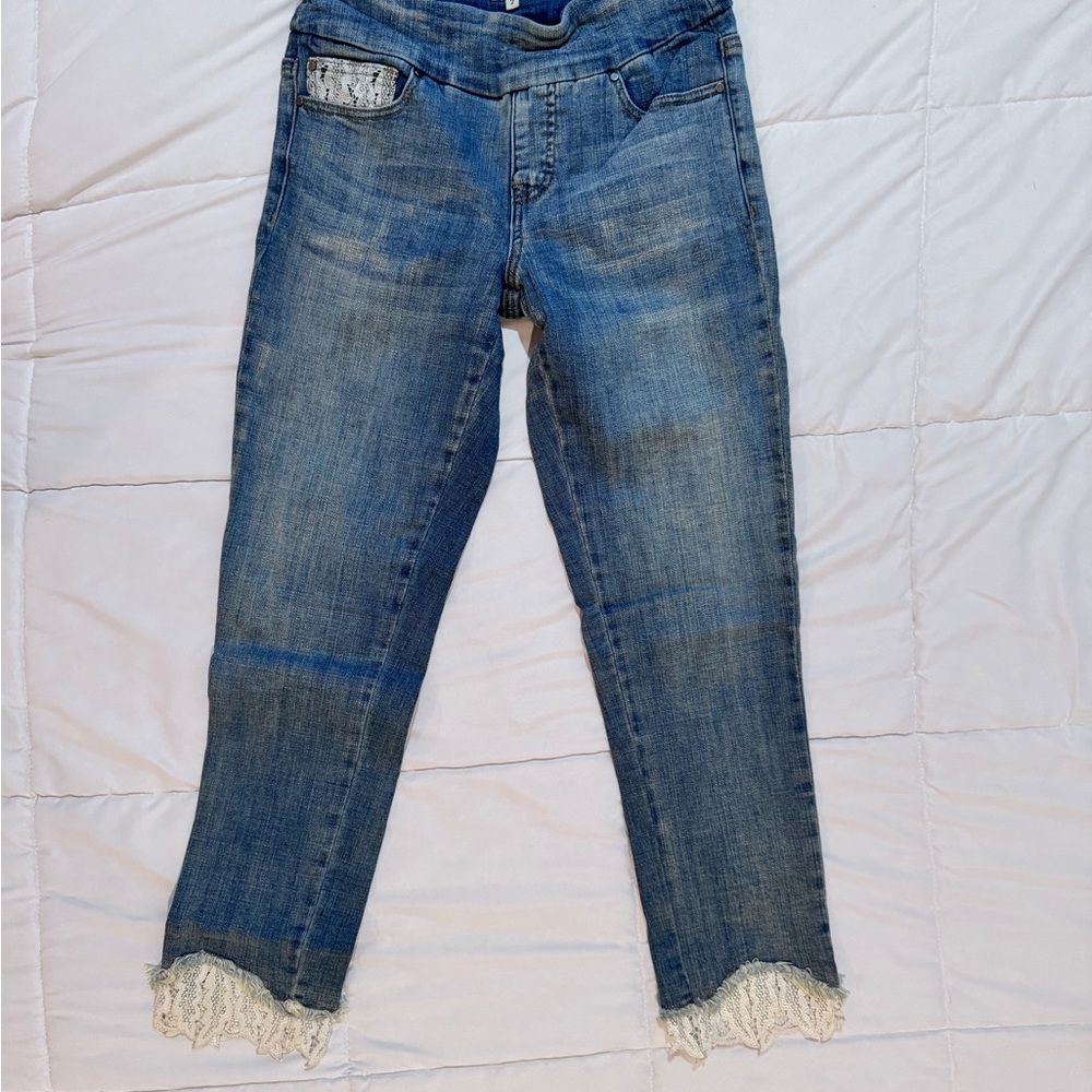 Tru Luxe Jeans Women's Blue Cropped Denim with Frayed Hem